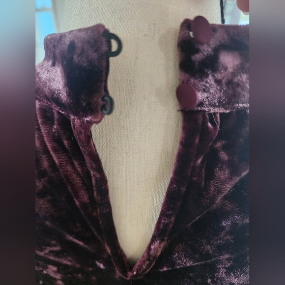 SANCTUARY Velour cut out neck pullover top - Picture 3 of 4